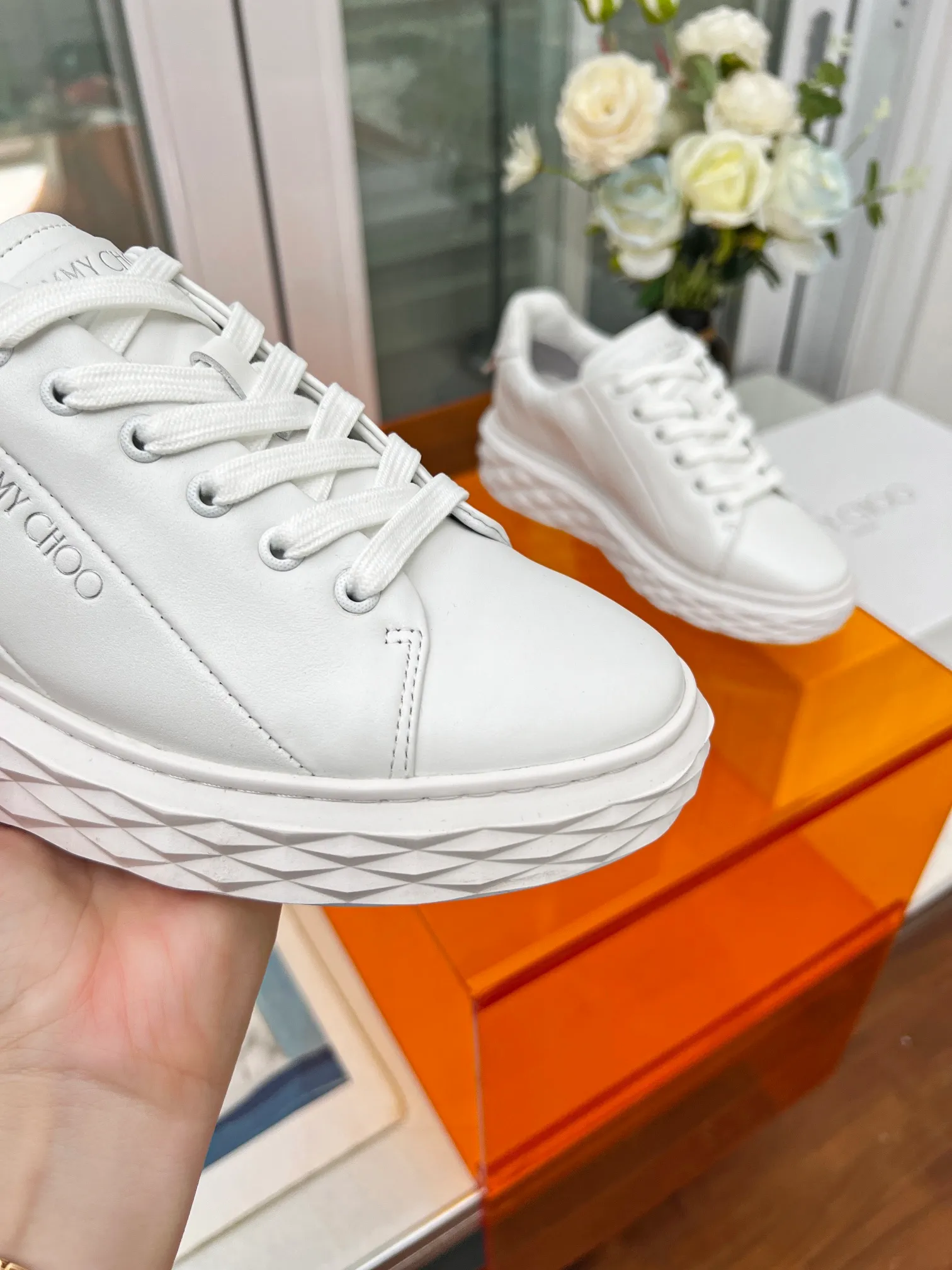 👟👟Ex-factory price 560👟👟 (splicing) Jimmy choo Jimmy Choo 2024 spring and summer Jc new Diamond A new series of sports shoes🔥The uppers are made of original imported cowhide stitching🎵The soles are made of brand elements to prevent diamond multi-faceted cutting to create a three-dimensional sense💥The gradually thinner and thicker design of the soles makes the shoes more comfortable on the feet without the slightest sense of oppression🌹A fashionable, comfortable, versatile and luxurious Diamond sports shoe is worth owning🧚‍♀️ Fabric: Original imported top layer 🐂cowhide Lining: Imported🐑Sheepskin Feet: Original injection molded 🐑 Sheepskin Outsole: Original glass glue combined sole Size: 34-41 (custom-made sizes 34.41 are non-refundable)